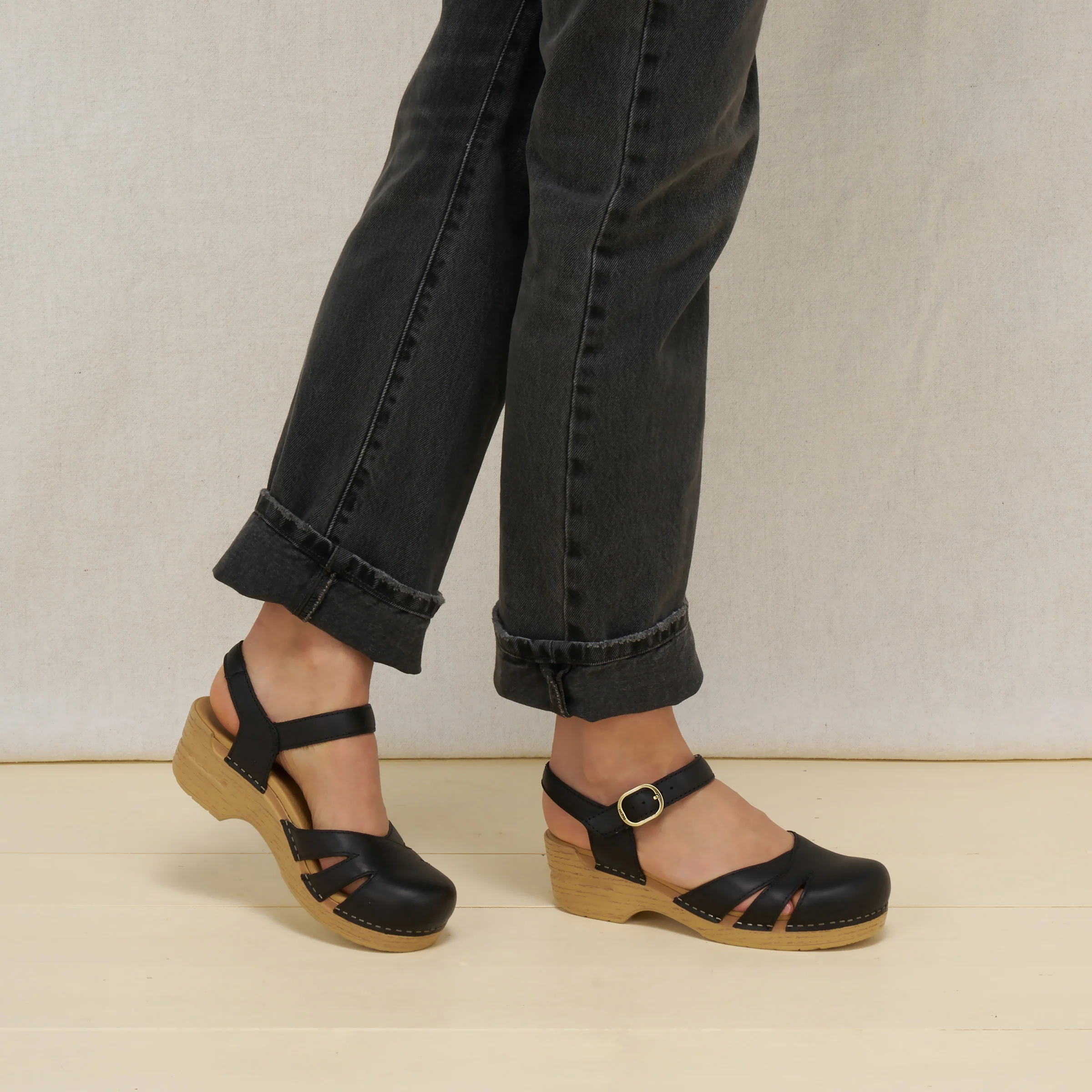 Margreta Black Leather - Image 2